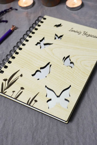 Kişiye Özel Kelebek Desenli Ahşap Kapaklı Defter - Ajanda - İsme Özel - A5 60 Yaprak (120 SAYFA) Hediyelik