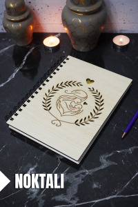 Anne Bebek Temalı Ahşap Kapaklı Defter - Noktalı Defter - Ajanda -  (A5 - 120 Sayfa)
