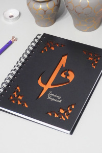 Kişiye Özel Elif Vav Desenli Ahşap Kapaklı Defter - Ajanda - İsme Özel - A5 60 Yaprak (120 SAYFA) Hediyelik