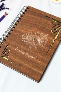 Kişiye Özel Çiçek Desenli Ahşap Kapaklı Defter - Ajanda - İsme Özel - A5 60 Yaprak (120 SAYFA) Hediyelik