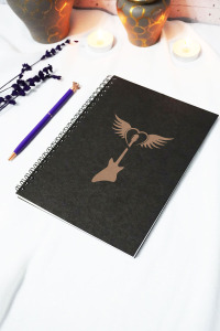 A5 Gitar Temalı Siyah Kraft Kapaklı Defter - Çizgisiz Defter (120 SAYFA) 15x21 Cm - Okul Defteri