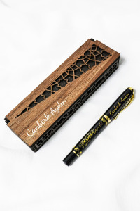 Kişiye Özel İsimli Kabartma Figürlü Besmele Roller Kalem - Ahşap Kutulu - İsme Özel Hediyelik Kalem