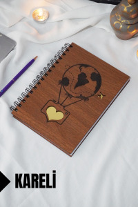 Uçan Balon Temalı Ahşap Kapaklı Defter - Kareli Defter - Ajanda - Okul Defteri (A5 - 120 Sayfa)