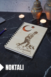 Kemal Atatürk Temalı Ahşap Kapaklı Defter - Noktalı Defter - Ajanda - Okul Defteri (A5 - 120 Sayfa)
