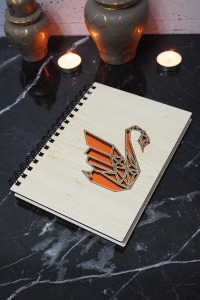 Kuğu Figürlü Ahşap Kapaklı Defter - Çizgisiz Defter - Günlük - Ajanda- A5 Anı Defteri