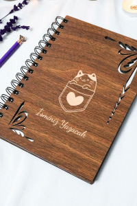 Kişiye Özel Kedi Desenli Ahşap Kapaklı Defter - Ajanda - İsme Özel - A5 60 Yaprak (120 SAYFA) Hediyelik