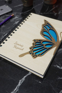 Kişiye Özel Kelebek Desenli Ahşap Kapaklı Defter - Ajanda - İsme Özel - A5 60 Yaprak (120 SAYFA) Hediyelik