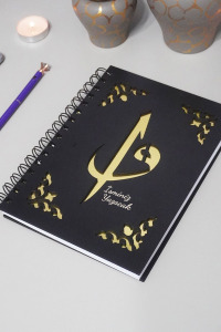 Kişiye Özel Elif Vav Desenli Ahşap Kapaklı Defter - Ajanda - İsme Özel - A5 60 Yaprak (120 SAYFA) Hediyelik
