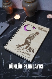 Mustafa Kemal Atatürk Ahşap Plan Defteri - Tarihsiz Ajanda - Günlük Planlayıcı (PLANLAMA DEFTERİ) A5