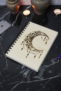 Ay Mandala Desenli Ahşap Kapaklı Defter - Çizgisiz Defter - Günlük - Ajanda- A5 Anı Defteri