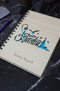 Kişiye Özel İstanbul Desenli Ahşap Kapaklı Defter - Ajanda - İsme Özel - A5 60 Yaprak (120 SAYFA) Hediyelik