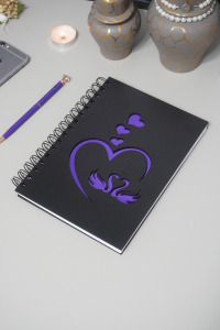 Kuğu Aşk Tasarım Siyah Ahşap Kapaklı Defter - Ajanda - Günlük - Çizgisiz Defter - Sevgiliye Hediye