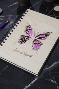 Kişiye Özel Kelebek Desenli Ahşap Kapaklı Defter - İsme Özel -  A5 60 Yaprak (120 SAYFA)