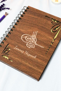 Kişiye Özel Osmanlı Tuğrası Desenli Ahşap Kapaklı Defter - Ajanda - İsme Özel - A5 60 Yaprak (120 SAYFA) Hediyelik