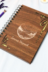 Kişiye Özel Manzara Desenli Ahşap Kapaklı Defter - Ajanda - İsme Özel - A5 60 Yaprak (120 SAYFA) Hediyelik