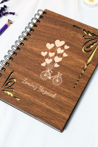 Kişiye Özel Kalp Balonlu Bisiklet Desenli Ahşap Kapaklı Defter - Ajanda - İsme Özel - A5 60 Yaprak (120 SAYFA) Hediyelik