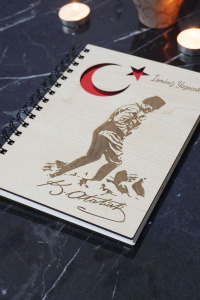 Kişiye Özel Mustafa Kemal Atatürk Desenli Ahşap Kapaklı Defter - Ajanda - İsme Özel - A5 60 Yaprak (120 SAYFA) Hediyelik