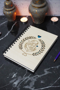 Anne Bebek Temalı Ahşap Kapaklı Defter - Çizgisiz Defter -bebek Anı Defteri- A5 Anı Defteri