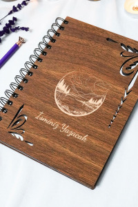 Kişiye Özel Manzara Desenli Ahşap Kapaklı Defter - Ajanda - İsme Özel - A5 60 Yaprak (120 SAYFA) Hediyelik
