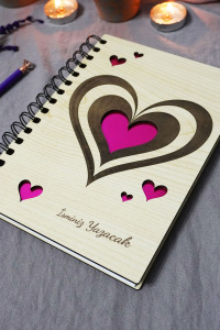 Kişiye Özel Kalp Desenli Ahşap Kapaklı Defter - Ajanda - İsme Özel - A5 60 Yaprak (120 SAYFA) Hediyelik