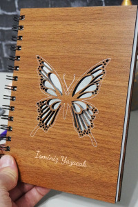 Kişiye Özel Kelebek Desenli Ahşap Kapaklı Defter - Ajanda - İsme Özel - A5 60 Yaprak (120 SAYFA) Hediyelik