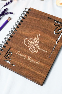 Kişiye Özel Osmanlı Tuğrası Desenli Ahşap Kapaklı Defter - Ajanda - İsme Özel - A5 60 Yaprak (120 SAYFA) Hediyelik
