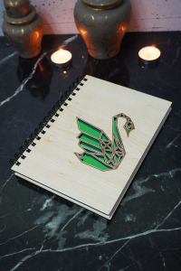 Kuğu Figürlü Ahşap Kapaklı Defter - Çizgisiz Defter - Günlük - Ajanda- A5 Anı Defteri