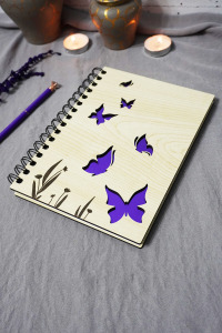 Kelebek Desenli Ahşap Kapaklı Çizgisiz Defter - Günlük - Hediyelik - A5 Anı Defteri (120 SAYFA)