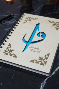 Kişiye Özel Elif Vav Desenli Ahşap Kapaklı Defter - Ajanda - İsme Özel - A5 60 Yaprak (120 SAYFA) Hediyelik
