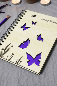 Kişiye Özel Kelebek Desenli Ahşap Kapaklı Defter - Ajanda - İsme Özel - A5 60 Yaprak (120 SAYFA) Hediyelik