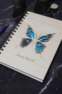 Kişiye Özel Kelebek Desenli Ahşap Kapaklı Defter - İsme Özel -  A5 60 Yaprak (120 SAYFA)