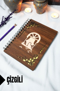 Pencerede Kedi Ahşap Kapaklı Spiralli Defter - Çizgili Defter - 60 yaprak (120 sayfa) - A5 15x21 cm