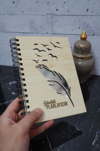 Kuşlu Tüy Kalem Ahşap Günlük Planlayıcı Defter - Süresiz Ajanda - Tarihsiz Planlama Defteri - A5