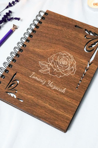 Kişiye Özel Gül Desenli Ahşap Kapaklı Defter - Ajanda - İsme Özel - A5 60 Yaprak (120 SAYFA) Hediyelik