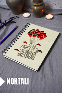 Uçan Balon Ev Desenli Ahşap Kapaklı Defter - Noktalı Defter - Ajanda - Okul Defteri (A5 - 120 Sayfa)