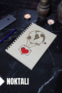 Uçan Balon Temalı Ahşap Kapaklı Defter - Noktalı Defter - Ajanda - Okul Defteri (A5 - 120 Sayfa)