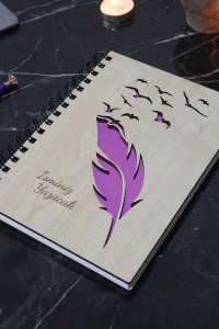 Kişiye Özel Kuş Tüy Desenli Ahşap Kapaklı Defter - Ajanda - İsme Özel - A5 60 Yaprak (120 SAYFA) Hediyelik